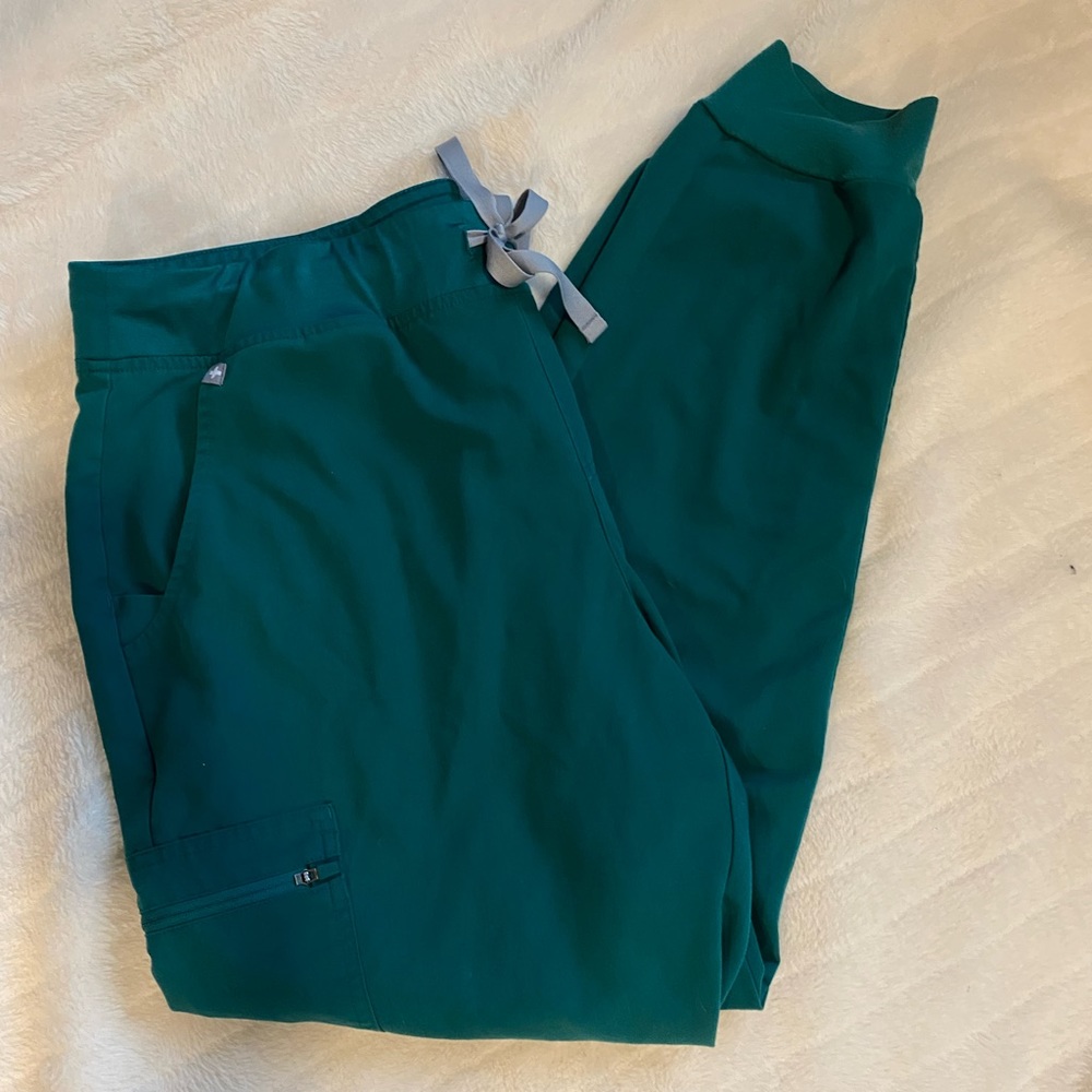 FIGS scrubs set
